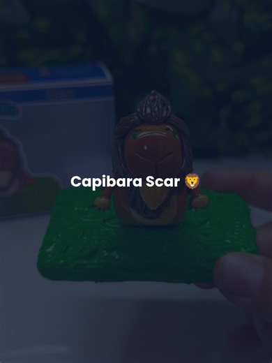 Scar llegó para demostrar que las ideas locas sí se hacen realidad 🐹✨ En Ojo de Gato Creativo, los Whimello™ convierten tu imaginación en piezas únicas: puedes encargar uno personalizado o llevarte este Whimello™ capibara Scar directo desde la tienda online 🛒🎨 Comenta cuál quieres ver después… prometo no juzgar ideas nivel “¿y si…?” 😌😏 #whimello #porcelanafria #regalospersonalizados #capibara
