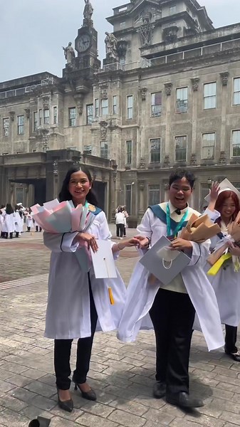 not a couple ! happy grad everyone LOL #ustshs