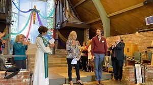 This morning, we celebrated the transition of Carol Damonte’s ministry, as she closed out her time of Director of Youth Ministries and began her journey of Director of Sacred Spaces. | Los Altos United Methodist Church