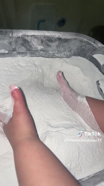 Let my daughter try it and she loved it,(Just babypowder) | Baby Powder