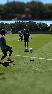 Así el doble toque de los jugadores del Liverpool. 🔥 Vía LFC/X | ESPN Deportes