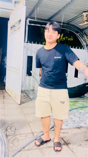 2.2K views · 57 reactions | Giao lưu cùng thằng đệ chủ nhân ca khúc “Má thương con hoài “ đang gây sốt trên mạng mấy hôm nay. | Nguyễn Văn Bé | Facebook