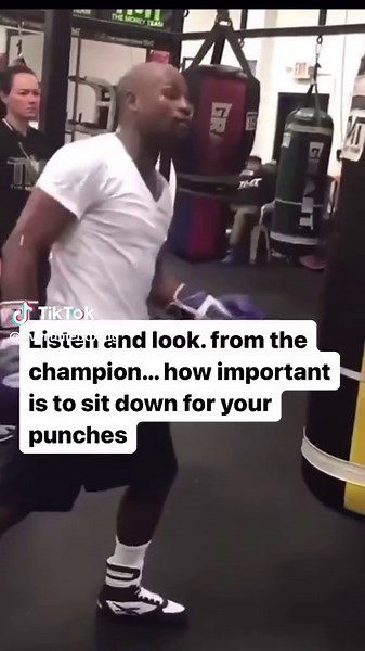 Sit down on your punches 🔥 (h/t learn_boxing_with_akshay/IG) #boxing | boxing