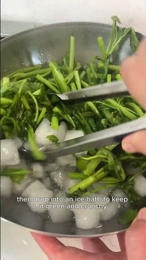 Rau Muống Xào Tỏi (Garlic Morning Glory)