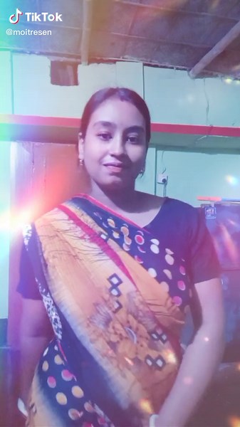 Stunning Traditional Sari Dance Performance