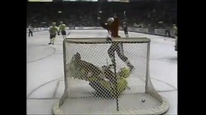 What a sweet pass this was from Wayne Gretzky to setup Mario Lemieux for an easy one vs Sweden. | Hockey Empire