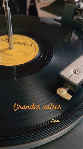 Ilusión azul - Alfredo de Angelis - Vals. canta : Godoy / Mancini