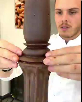 I have been wanting to do a musical instrument for so long, the forty seven strings are made out of pulled sugar! | Amaury Guichon