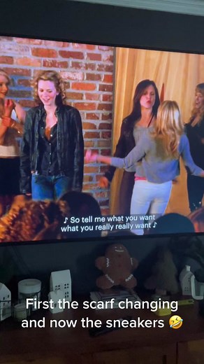 One tree hill bloopers again 🤣 first it was Haley’s scarf, now her sneakers!! #oth #nathanscott #haleyjamesscott #onetreehill #bloopers original post credit @Thakidalyssa