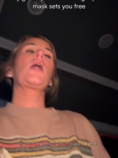 4D full-face coverage from face to jawline. Wireless red light mask with cooling.#M4D