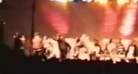 2Pac & Biggie fighting on stage during live performance