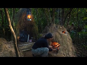 Girl Living Off Grid Build a Complete Warm Survival Shelter in The Wild, Solo Camping Bushcrafts