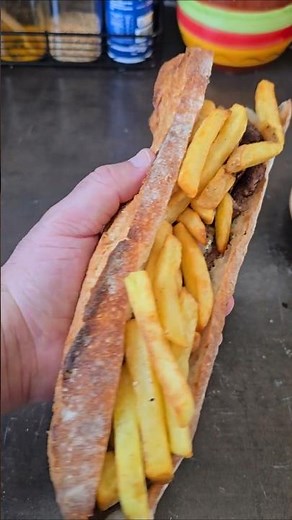 Le Sandwich Américain Ultime 🤤 Steak, Cheddar Maturé & Frites #shorts