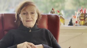 Kære alle følgere på Bodils Facebook side, hermed en lille julehilsen fra Bodil til jer 🙂 Brug den gerne i julen, og lad børn, børnebørn, resten af familien og vennerne glædes over det rørende eventyr af gamle H.C. Andersen. Glædelig Jul 🎄🎄 | Bodil Jørgensen Skuespiller