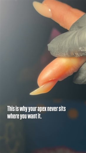 GEE’S BEAUTY ACADEMY LTD | NAIL COURSES 💫 on Instagram: "Builder gel isn’t just about the product in your pot. It’s about control. Specifically, how you position the finger while you work. Builder gel moves. It follows gravity every single time. Angle the finger down and the product will travel towards the free edge. Hold it flat and the apex will sit more centrally. Tilt the tip upwards and the product will naturally move back towards the cuticle area. If you don’t understand this, builder gel