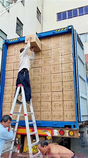 Container Loading Masters! Watch Them Perfectly Fill the Truck