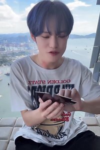 [VID | 250831] #CHENLE @WEIBO LIVE 🐬: Mình luôn mang hình polaroid chụp chung với Jeno và Jaemin oppa bên mình. Mình cũng muốn give away cho các bạn nữa, nhưng mấy tấm hình này quý giá quá nên là… mình xin lỗi nha 😞 Có thể là mang đi khoe với cả thế giới =))))))))) Etrans: 423folder 1m77 #NCTDREAMVN | 7Pieces - NCT DREAM Vietnamese Fanpage