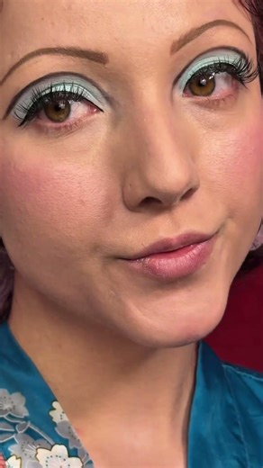 1960s Mod Makeup ✨ #1960s #60sstyle #vintagemakeup #twiggy