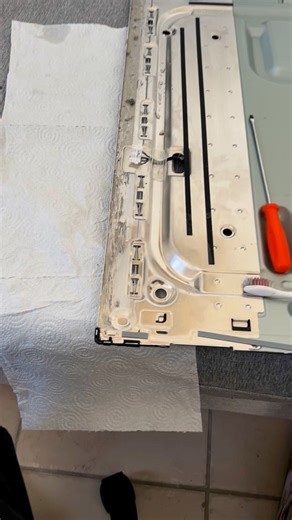 1.6K views · 13 reactions | En cours de réparation smart TV Samsung 49 pouces k 5600 panne rétro éclairage | Réparation TV à domicile Tunis | Facebook