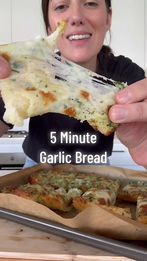 5 minute garlic bread - Some things are best kept simple. Garlic, butter, parsley, salt and freshly grated mozzarella. 2 mins under the oven grill and we have cheesy, crispy, delicious garlic bread ready for our glass of wine and bowl of pasta! Dinners in are made better with this simple garlic bread recipe! 5 Minute Garlic Bread Recipe 4 tbsp unsalted butter (room temperature) 1 tbsp garlic, freshly minced 1 tbsp parsley, finely chopped 1 tsp salt 1 baguette or French stick, cut in half lengthw