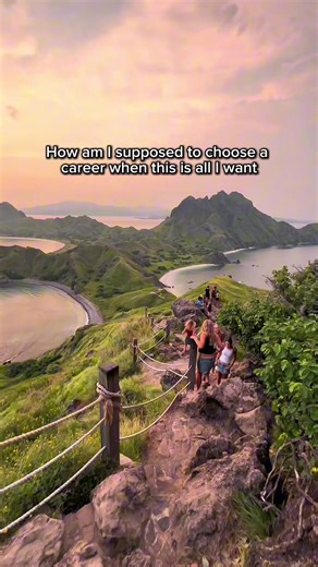 Dream career: no career, just travelling the world 🌏 _________________________ Mad Monkey Hostels 🐵