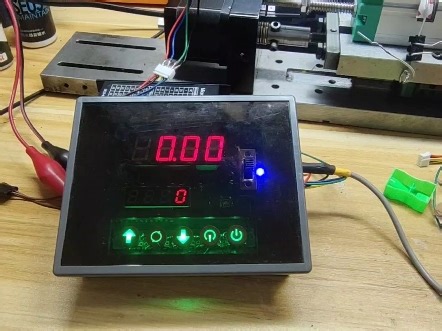 ESP32C3+ADS1115+位移传感器=工业折弯机设备进料全自动闭环控制