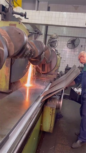 Old school machining experts at work 👍🔥🇪🇬