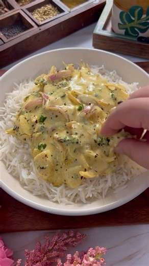 Ruchika on Instagram: "Nepali Chukauni ✨ . . #chukauni #nepalifood #quickrecipe #yummyfood #yummyyummy #healthyrecipes #raita #tadkaraita #foodiesofinstagram #homecookedfood"