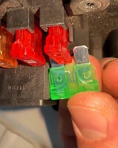 1.8M views · 10K reactions | Fuse removal trick #lifehacks #lifehack #diy #diyfix | HistoryLens | Facebook