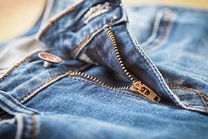 How to Sew On a Patch By Hand or Machine (Jeans, Shirt, Etc)