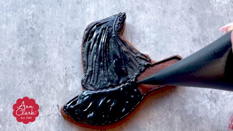 Ann Clark Cookie Cutters Halloween Cookie Cutters 7-Pc. Set Made in USA, Pumpkin, Ghost, Bat, Candy Corn, Skull, Black Cat, Witch Hat