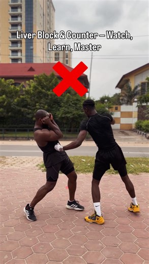 BOXING TIPS:Many fighters defend the liver shot by running away… but that’s not smart boxing. When your opponent comes to the body, don’t open up and don’t panic. Use your right elbow to block, stay compact, and explode with a right uppercut counter. 💡 The secret? Don’t punch late: punch ON THE TIMING, not after. That’s real timing—touch him before he resets. Clean, sharp, surgical boxing 🥶 📢 CTA FR : Si tu veux la PART 2 avec un autre contre, écris COUNTER 👇🏾 If you want PART 2 with anothe