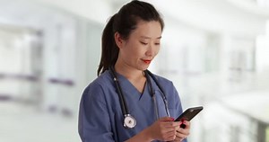 「Close Female Millennial Nurse Dressed Scrubs」の動画素材（ロイヤリティフリー）1009887521 | Shutterstock