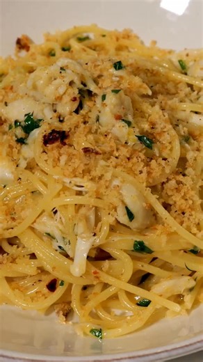I make a dish for every one of my friends who come to co-host @bobbyonthebeatpod. This week, @choibites got Crab Spaghetti. Here’s how I made it. | Bobby Flay