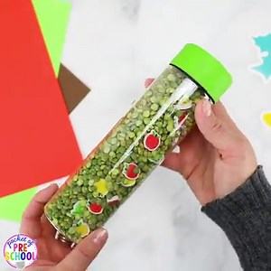 Amazing fall sensory bottles! Easy to make and so much fun for fall. Check out how to make them here >> https://pocketofpreschool.com/fall-sensory-bottles/ | Pocket of Preschool
