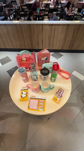 ¡Ven a Vips y elige tus favoritos de #Snoopy ! 🦴 #NosVemosEnVips