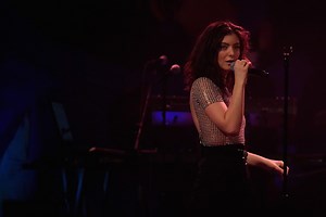 Watch Lorde Sing “The Louvre,” “Supercut,” & “Writer in the Dark” Live for the First Time in NYC - SPIN