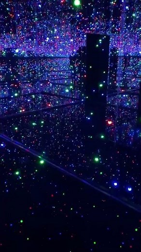 Yayoi Kusama’s Infinity Mirror Rooms exhibiting at the Tate Modern. #art