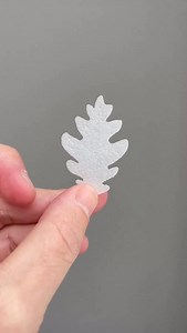 Je réfléchis aux couleurs et décors du gateau de cette année 🤔 🎄🌟#waferpaperart #cakedecorating #cakeart #paperart #papercraft #papeldeoblea #papeldearroz #patisserie #buchedenoel #christmas #sugarart #chocolat | Chokolate Designs