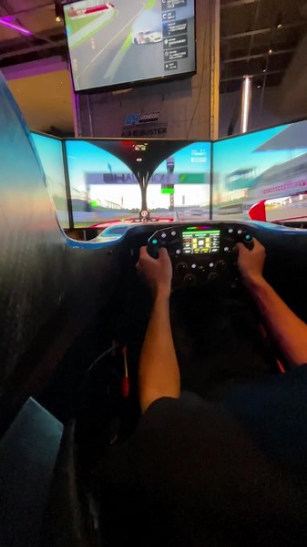 この投稿をいいねとシェアいただくと、ドリンク一杯無料！（2023年8月末まで。店員にいいね＆シェアした事がわかる画面を見せてください） 大阪・東梅田のレーシングバー#大阪梅田 #レーシング #一杯無料