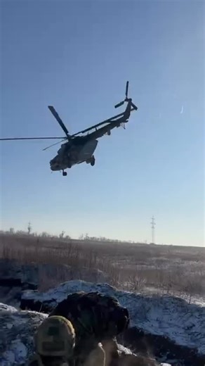 @___warzov___ on Instagram: "🇷🇺🚁Petite pause musicale avec ce pilote d’hélicoptère MI-8 russe #mi8 #helicopter #helicoptero #helicoptere #russianarmy"