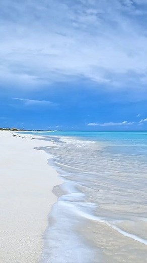 🌊✨ Feeling at home on the beach, where the waves kiss the shore and the birds keep the soothing music on! ✨️🏖 There's a certain magic that dances in the air when we're at the beach, isn't there? The calming rhythm of the waves is like nature's lullaby, whispering secrets of serenity and joy. 🌊✨ Each gentle crash against the shore carries with it the essence of cherished moments—those sun-kissed days filled with laughter, love, and a sprinkle of salt in the air. 💖🏖️ ✨️🏖 As we walk along the