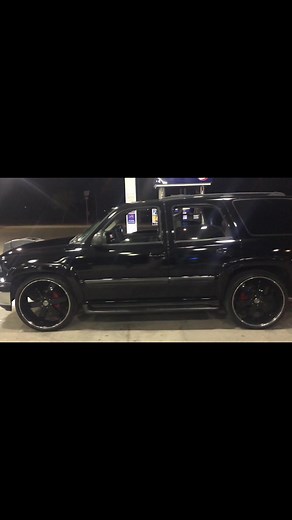 Custom 2005 Chevy Tahoe Transformation with 26-inch Rims and Upgrades
