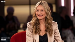 Die Schauspielerin Stefanie Stappenbeck möchte Krankheiten im Alter vorbeugen und setzt sich deshalb mit dem Thema "Biohacking" auseinander. 🤓 Warum ihr ein Schlaftracker 😴 dabei hilft, mehr auf ihren Körper zu hören, hat sie im Kölner Treff erzählt. 😊Und Astronaut Matthias Maurer berichtet, was noch so alles auf der ISS analysiert wird. ☝️ | Kölner Treff