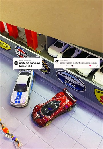 Nissan Skyline GTR R34 vs Pagani Zonda R Race