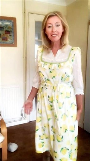 Lovely lemony cottagecore pinafore apron 🍋