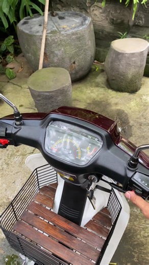 Astrea Grand Buntut 1992 asli MERAH BPKB masih lama (warna sesuai stnk bpkb) Surat Lengkap pajak OFF 2016 plat 2020 Plat Singaraja Unit baru selesai Restorasi Part” non Original Mesin sudah peremajaan( seher baru di ganti ) Baut” sudah di Croom Sebagian besar part Baru Mesin aman Tarikan Oke Keistrikan ON Stater atas ON Odometer ON Amper bensin ON Harga : 17.000.000 nego #astrealimitededition #astreagrandbulus #astreagrandmerah #astreagrandlimitededition #astreagrand_