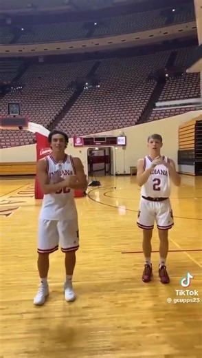 Someone said, “If the General, Bobby Knight had seen this when he was at IU, he would have impaled these two together with a bench chair!” 🤣 #indiana #collegebasketball | Wildcat Country - Big Blue Nation