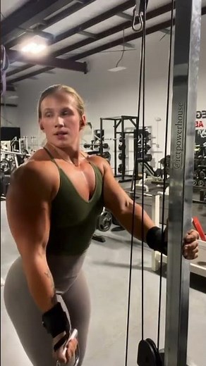 Insane Bicep Pump! Elite Female Bodybuilder Cable Curls