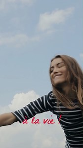 ✨ 30 ans de parfums, de soins, de maquillage, 30 ans de conseils et d’échanges, 30 ans à vous faire rayonner en prenant soin de votre bien-être et en révélant la beauté qui est en vous. Cette année, nous écrivons un nouveau chapitre de notre histoire avec une identité repensée ! Nous sommes heureux de vous partager en vidéo notre nouvelle signature : Oui à la beauté, au bien-être, à la vie ! Et ce n’est que le début ! Restez connectés, une année riche en surprises et en émotions vous attend. 😍 